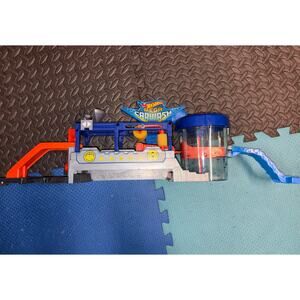 Hot wheels mega car wash playset